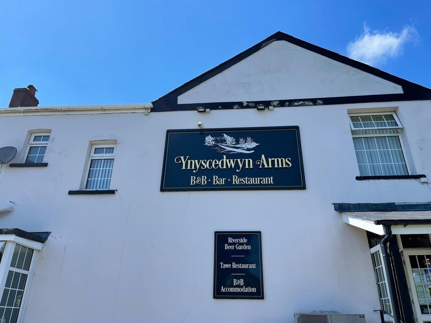 فندق Ynyscedwyn Arms Ystradgynlais المظهر الخارجي الصورة